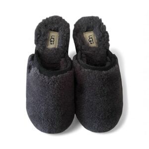 UGG True Navy Fluffette Slippers - Women’s Size 8